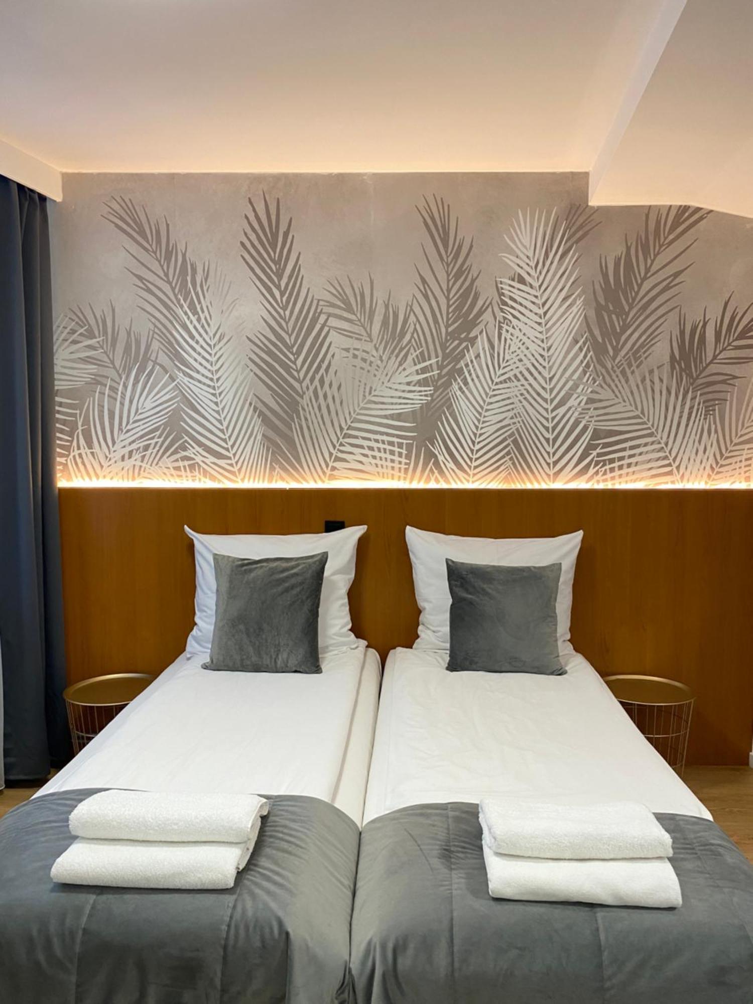 Cube House Aparthotel Краков Экстерьер фото